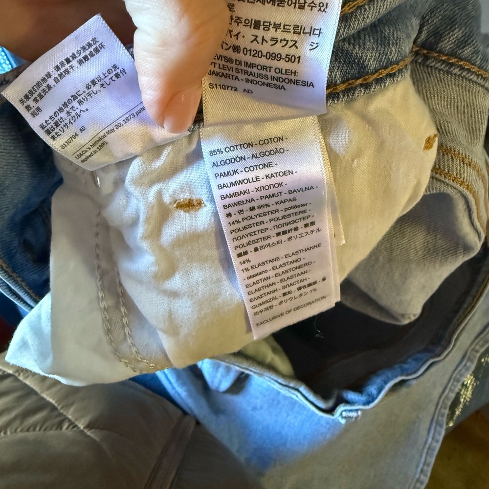 Levi’s High Rise Wide Leg Ripped Jeans - Picture 7 of 7